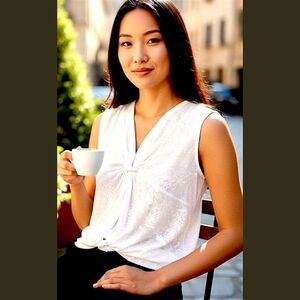 ❤️Lucy & Laurel Sheer White Twist Front Top w/ Paisley Design